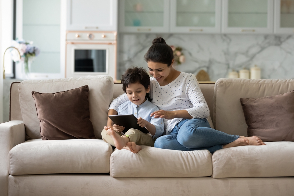 Why Your Child Can’t Stop Scrolling Negative News How The Brain Workshop Supports Kids in the Digital Age