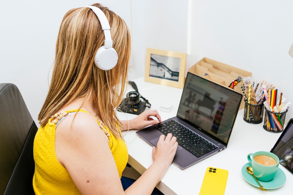 Can Screen Time Worsen Brain Drain During the Holidays?